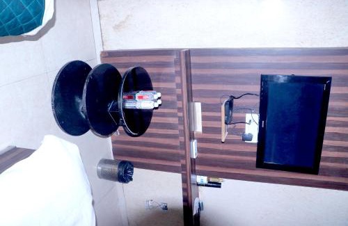 Karol Bagh Hotel | Hotel O" Delhi-Near Karol Bagh Metro Station