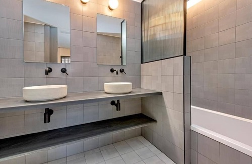 Collblanc y La Torrassa Hotel | Hotel Orangine