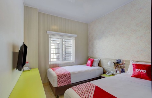 Gambir Hotel | Hotel O Gambir Near Juanda Station Formerly Bunga Dahlia