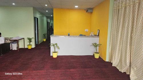 Sardhana Hotel | Hotel O Highway ON
