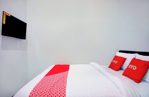Medan Hotel | Hotel O Krakatau Near Universitas Muhammadiya Sumatra Utara ( UMSU )