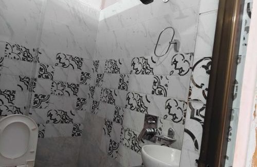 Gorakhpur Hotel | Hotel O Naman Guest House