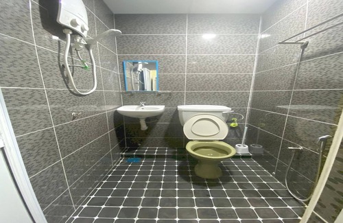 Batu Ferringhi Hotel | OYO Home 90904 Ray Yan Guesthouse
