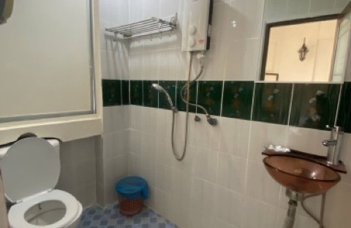 Downtown Kota Kinabalu Hotel | Super OYO 90686 Sianglory Inn