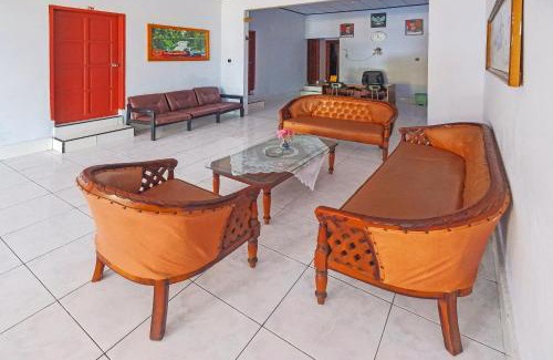 Sulawesi Hotel | Hotel O Wisma Arwini Syariah Near Benteng Balangnipa