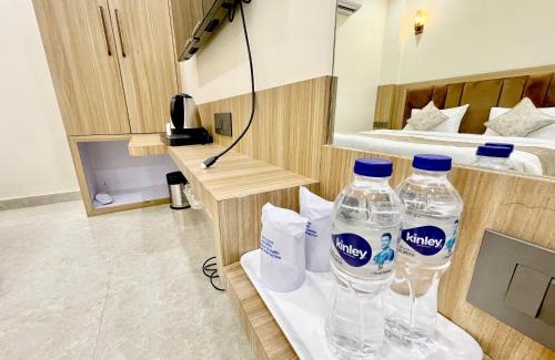Varanasi Hotel | HOTEL OM VILLA INN ! VARANASi होटल ओम विला హోటల్ ఓం విల్లా -A premium luxury hotel - ! fully Air-Conditioned hotel with Parking availability, near Kashi Vishwanath Temple, and Ganga ghat