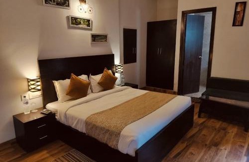 Mathura Apartamento | Hotel omaxe enternity near by prem mandir