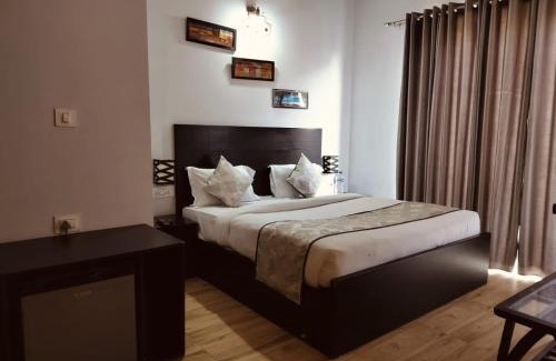 Mathura Apartamento | Hotel omaxe enternity near by prem mandir