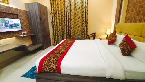 Varanasi Hotel | Hotel Ozas Grand