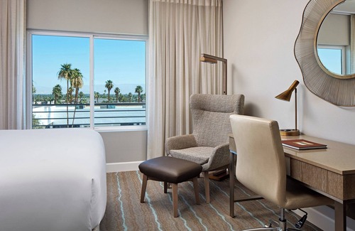Palm Desert Hotel | Hotel Paseo, Autograph Collection by Marriott