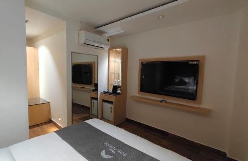 The Mall Road Hotel | Hotel Pavilion