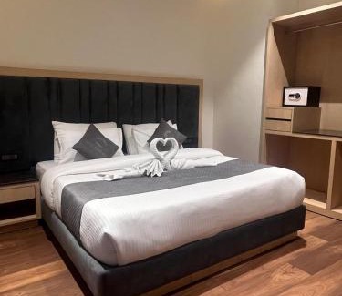 The Mall Road Hotel | Hotel Pavilion