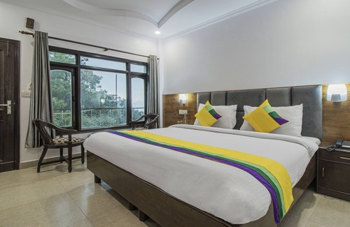 Dehradun Hotel | Hotel Peak View, 300 Mts From Mall Road