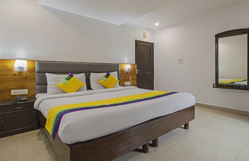 Dehradun Hotel | Hotel Peak View, 300 Mts From Mall Road