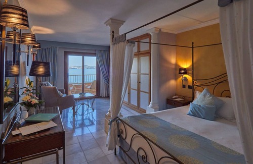Cala Fornells Hotel | Hotel Petit Cala Fornells