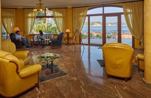 Cala Fornells Hotel | Hotel Petit Cala Fornells