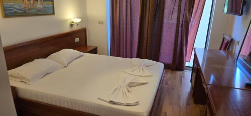 Gjerana Cama Y Desayuno | Hotel Porto Otrant