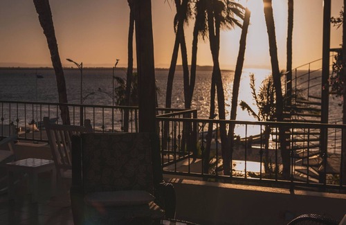 Esterito Apartamento | Hotel Posada de las Flores. Junior suite 520, Luxury and confort on the malecon