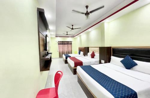 The Mall Road Hotel | Hotel Premium LAXMIVILLAS ! Varanasi, Near Kashi Vishwanath Temple And Railway station, Fully Air conditioned & Spacious Room - Prime Location wifi- Lift and Room Service Facilities, BEST HOTEL IN VARANASI