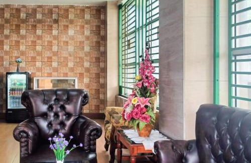 Waru Casa | Hotel Prisma Mitra RedDoorz
