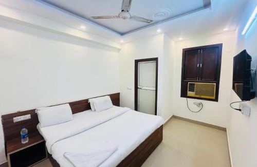 Khattalwada Hotel | Hotel PUB G Residency - Mayur Vihar