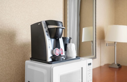 Southwest Calgary Hotel | Hotel Queen Suite near Parking, AC, Gym, Pool