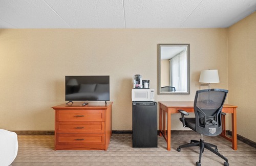 Southwest Calgary Hotel | Hotel Queen Suite near Parking, AC, Gym, Pool