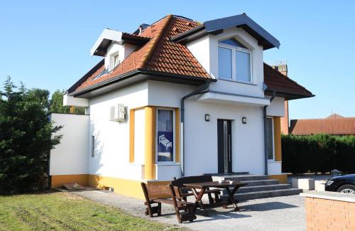 Hegyeshalom Apartamento | Hotel Rózsa Csárda Bungalow & Caravan Park