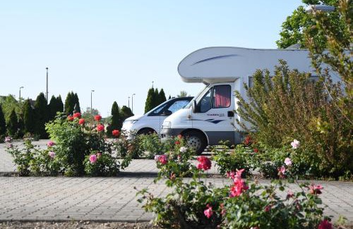 Hegyeshalom Apartamento | Hotel Rózsa Csárda Bungalow & Caravan Park