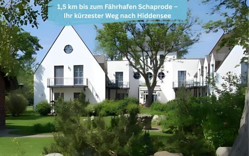 Schaprode Hotel | Hotel Rügenschmiede vis a vis Hiddensee