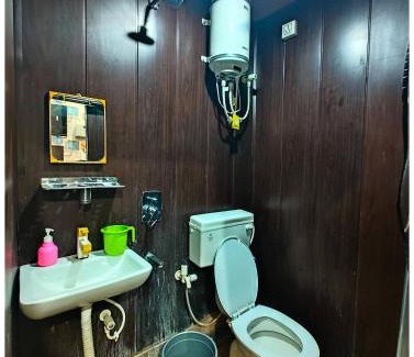 Ayodhya Hotel | Hotel R-NANDAN G-H # Near Ram Janambhoomi With #Wifi #Reataurant# Facilities Excellent Customer Service- A Best Hotel In Ayodhya!