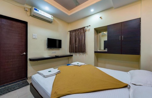 Kolhapur Hotel | Hotel RadhaKrishna-Couple Friendly