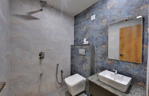 Dwarka Hotel | Hotel Radhika