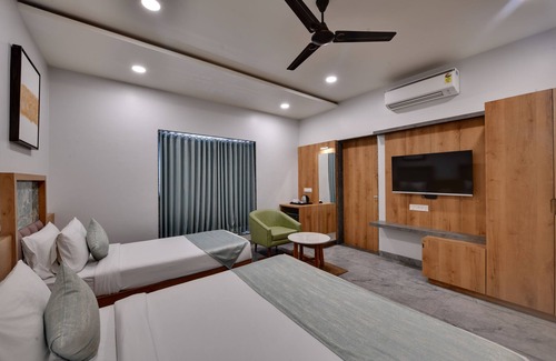 Dwarka Hotel | Hotel Radhika