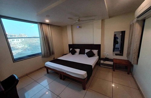 Sindhi Camp Hotel | Hotel Rashika Palace