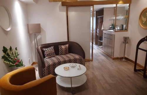 Dhaka Hotel | Hotel Razmoni Isha Kha International
