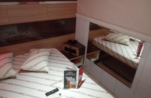 Zona Leste Cama Y Desayuno | Hotel Rebeka