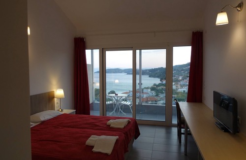 Skiathos Town Hotel | Hotel Rene