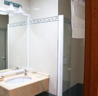 Centro de Conil de la Frontera Hotel | Hotel Restaurante Blanco y Verde