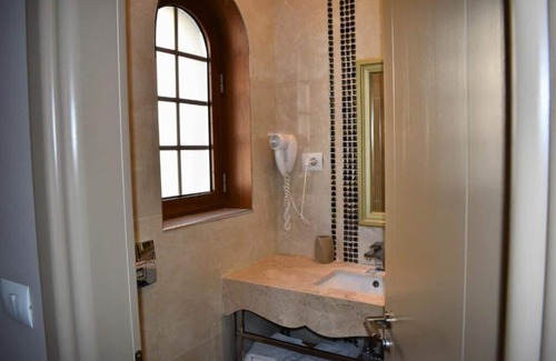 Berat Hotel | Hotel Rezidenca Desaret