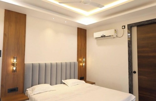 Kanpur Hotel | Hotel RGS Crystal
