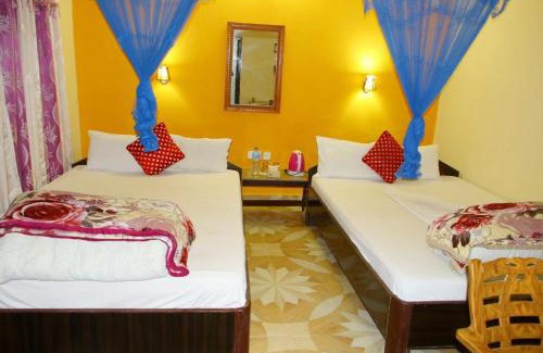 Sauraha Cama Y Desayuno | Hotel Rhino Land-Sauraha Family Home
