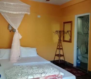 Sauraha Cama Y Desayuno | Hotel Rhino Land-Sauraha Family Home