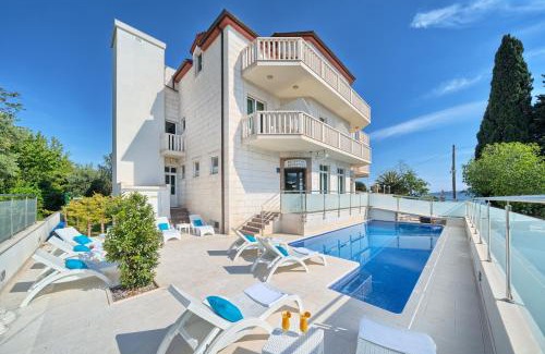 Kastela Hotel | Hotel Riva Kaštela with swimming pool