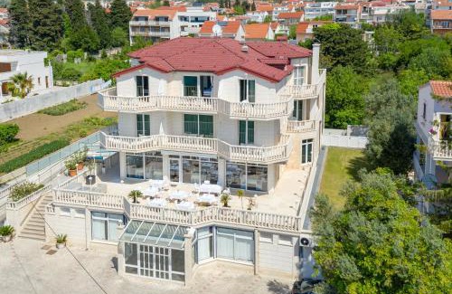 Kastela Hotel | Hotel Riva Kaštela with swimming pool