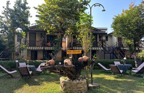 Sauraha Hotel | Hotel Riverside with Swimming pool