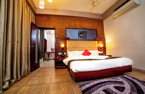 Krishnagiri Hotel | Hotel RKV Residency