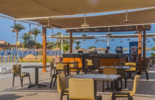 Corniche Road-Dahar Chalet De Esquí | Hotel room in Scandic Resort Hurghada