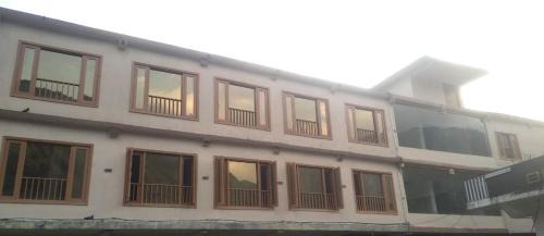 Bajaura Cama Y Desayuno | HOTEL ROSHAN REGENCY By seraj heritage
