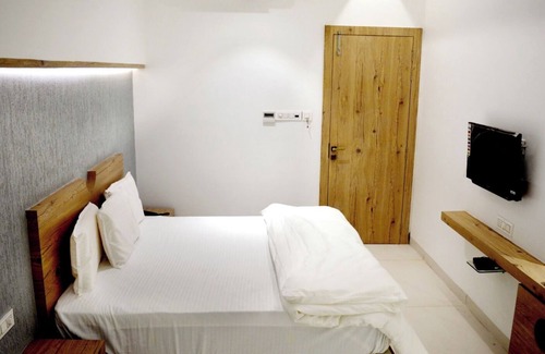 Bhopal Hotel | Hotel Royal Pixel